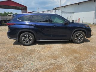 2022 Toyota Highlander XLE - Exterior Side Passenger